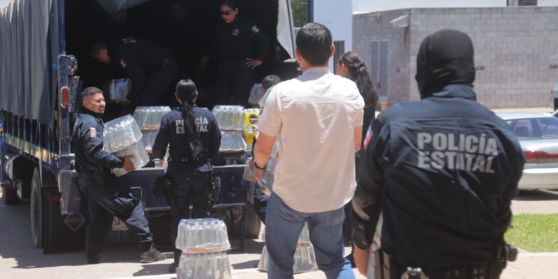 SSP Sinaloa dona más de 3 mil litros de agua en apoyo a comunidades afectadas