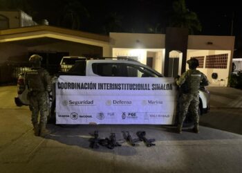 Aseguran camioneta, armamento y municiones en Ahome