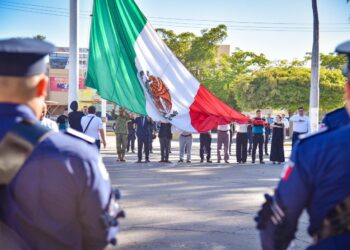 Alcaldía de Ahome conmemora el Día del Trabajo con izamiento de la bandera