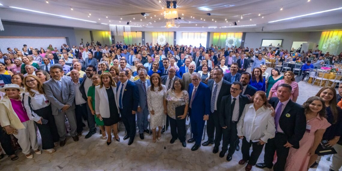 Destaca Rocha Moya que, en Sinaloa, su gobierno dignifica la labor magisterial mejorando salarios, certeza laboral y prestaciones