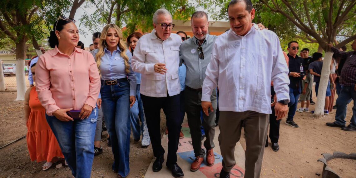 Para reforzar la educación, el gobernador Rocha inaugura aula digital en el ejido La Presita en Sinaloa municipio