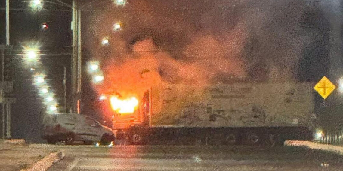 Fueron siete bloqueos simultáneos en cinco municipios tras noche de violencia, confirma SSP