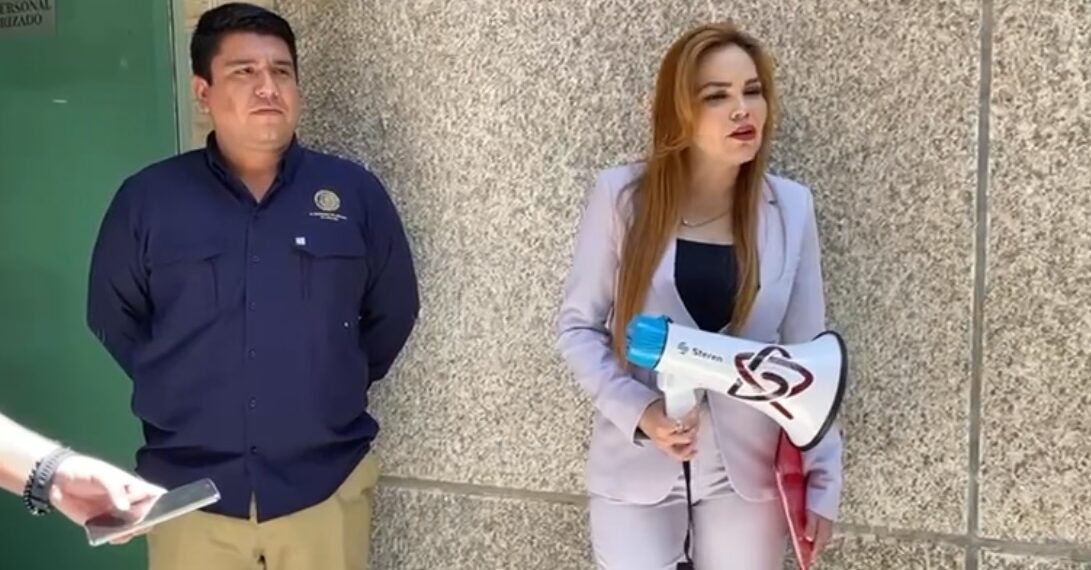 VIDEO | Con megáfono en mano, llega Paola Gárate al Congreso; prepara denuncia por censura