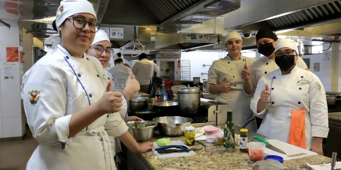 ¡La UAS amplía su oferta semiescolarizada! La Licenciatura en Gastronomía será parte de la oferta educativa modalidad semiescolarizada a partir del próximo ciclo escolar 2025-2026