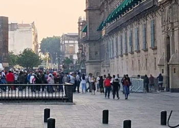 Maestros de la CNTE bloquean accesos a Palacio Nacional; ‘mañanera’ de Sheinbaum se realiza a distancia
