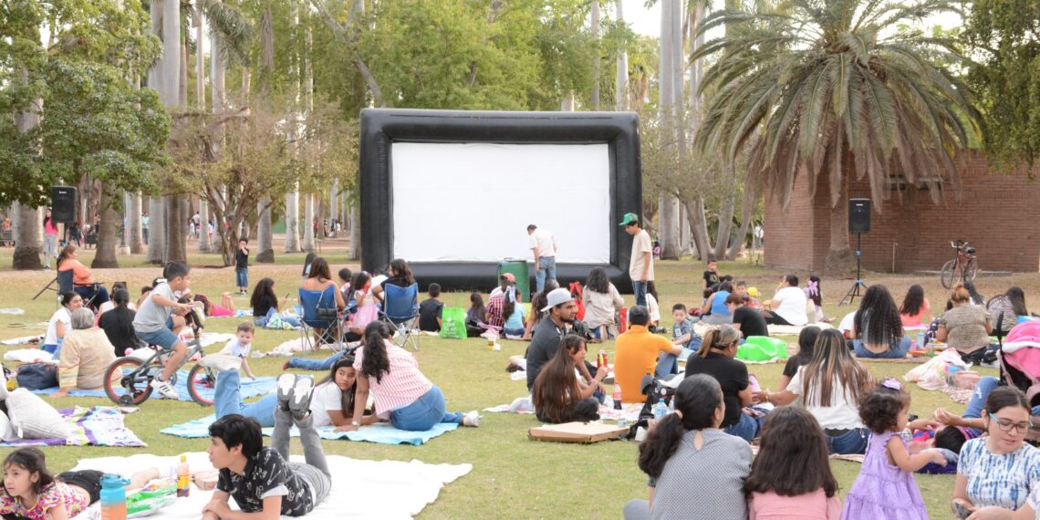 Parque Sinaloa te invita al “Cine al aire libre”