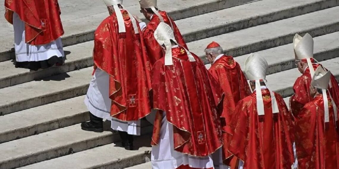 Cardenales ultiman sus reuniones antes del cónclave