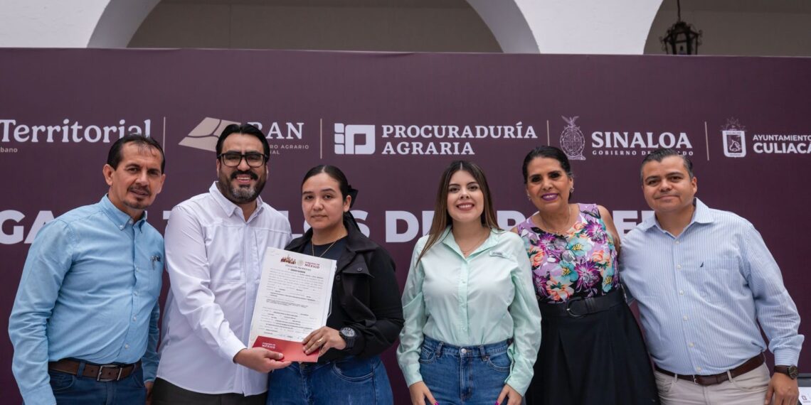 Juan de Dios Gámez cumple compromiso de la presidenta Claudia Sheinbaum con entrega de títulos de propiedad