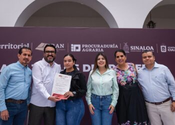 Juan de Dios Gámez cumple compromiso de la presidenta Claudia Sheinbaum con entrega de títulos de propiedad