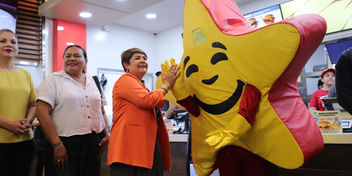 Cortan listón inaugural de Carl’s Jr. Guasave