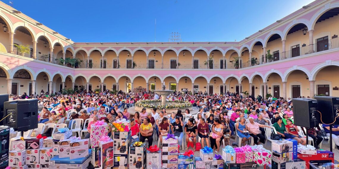 Más de mil 500 madres celebran su día en gran festejo organizado por el Ayuntamiento de El Fuerte