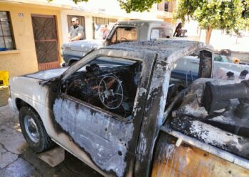 Por explosión: Camioneta se incendia en Los Mochis 