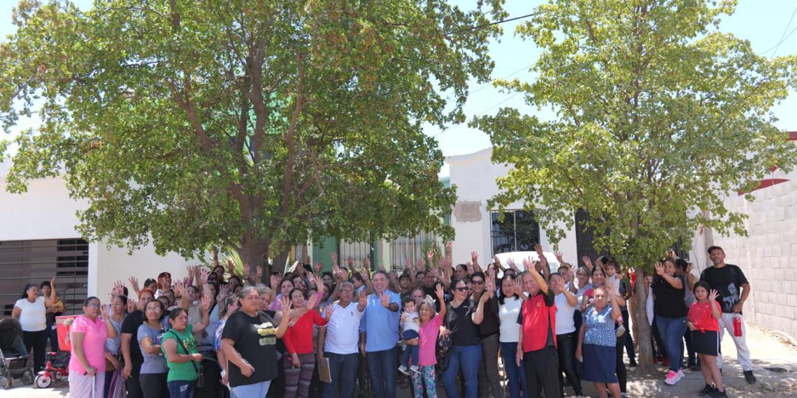 Enrique Inzunza regresa a la colonia Urbi Villa del Roble en Culiacán para asamblea informativa