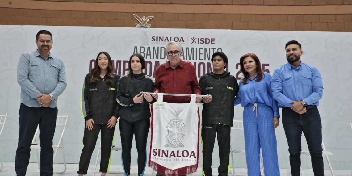 “Tenemos nivel de competencia de alto rango”, asegura el gobernador Rocha, al abanderar a delegación rumbo a Olimpiada Nacional