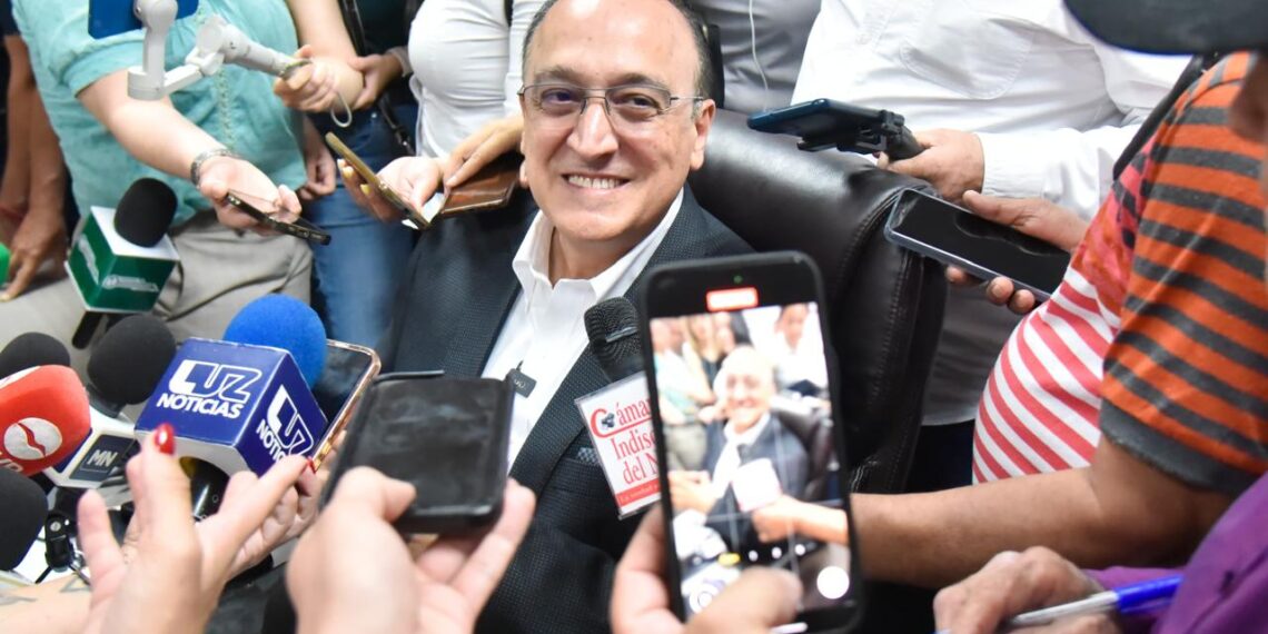 Alcalde Antonio Menéndez revisa posible enroque entre Obras Públicas y Servicios Públicos