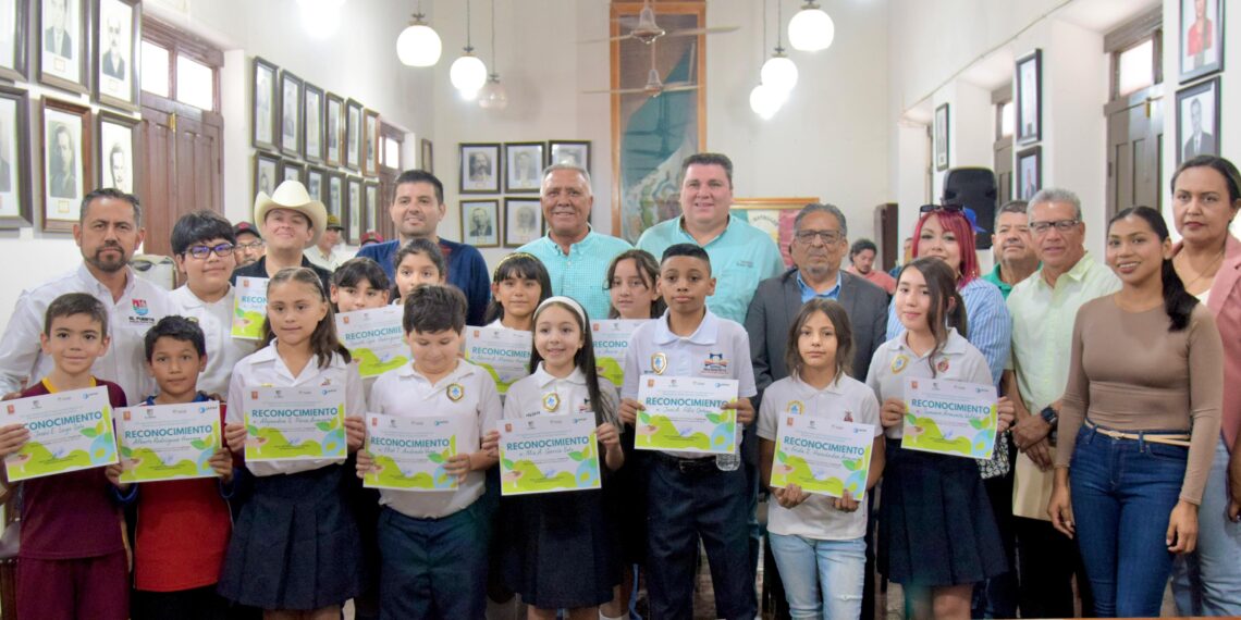 Niñas y niños toman protesta como Guardianes del Agua en El Fuerte