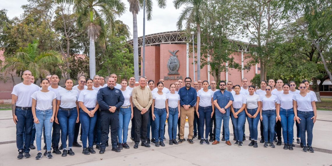 Juan de Dios Gámez reconoce el compromiso de nuevos cadetes de la Unipol para trabajar por Culiacán