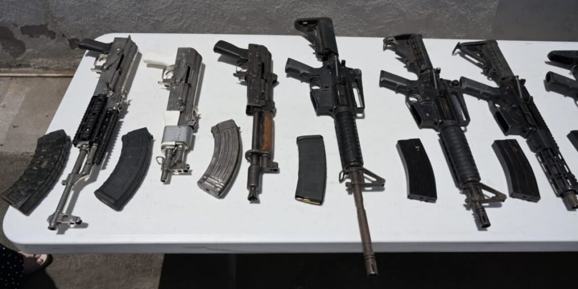 Starlink, armas largas y droga: el arsenal hallado en el penal de Culiacán