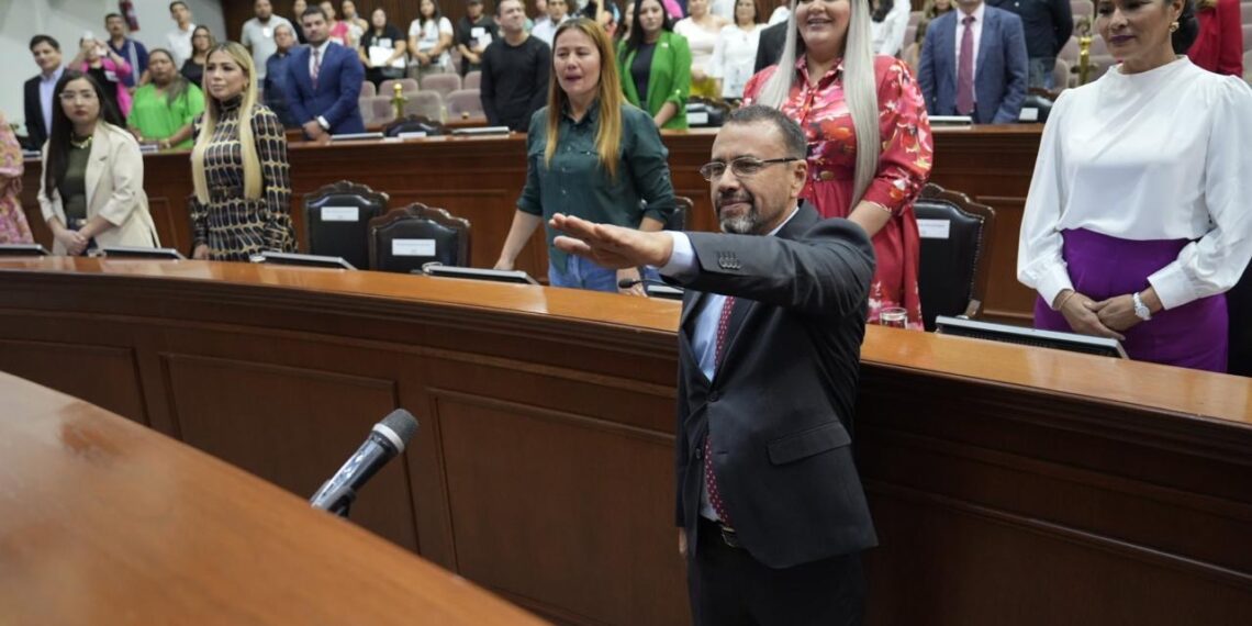 Juan Diego Aranzubia asume curul en el Congreso del Estado tras salida de Antonio Menéndez