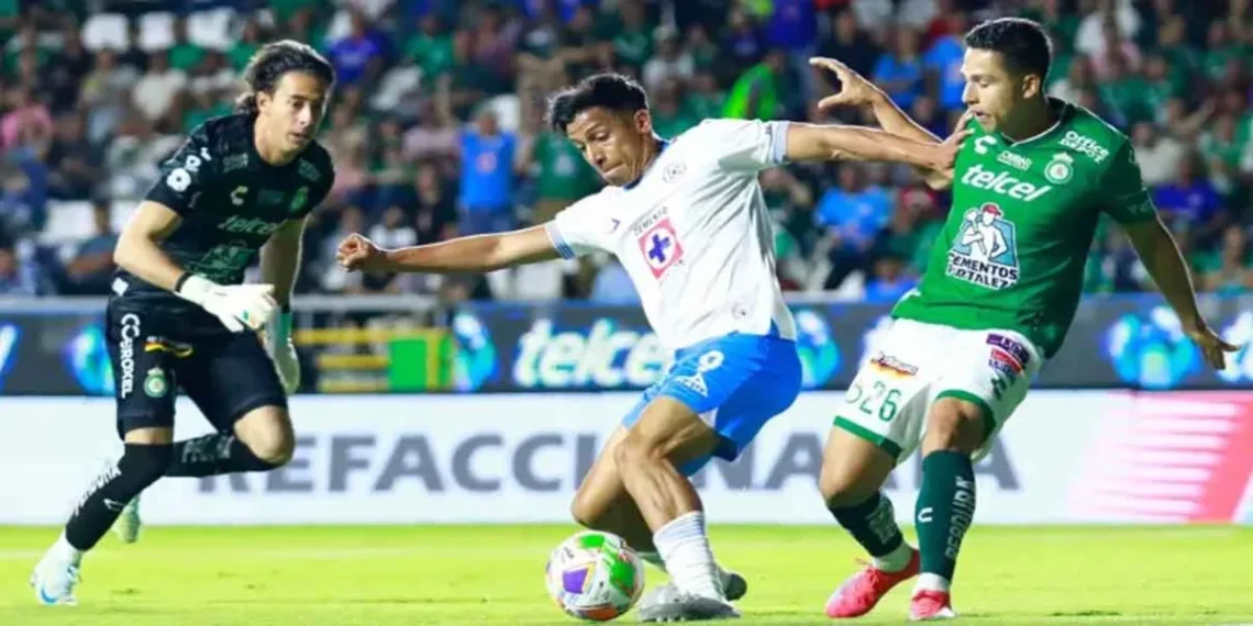 Cruz Azul derrota 2-3 al León; Necaxa empata sin goles con Tigres