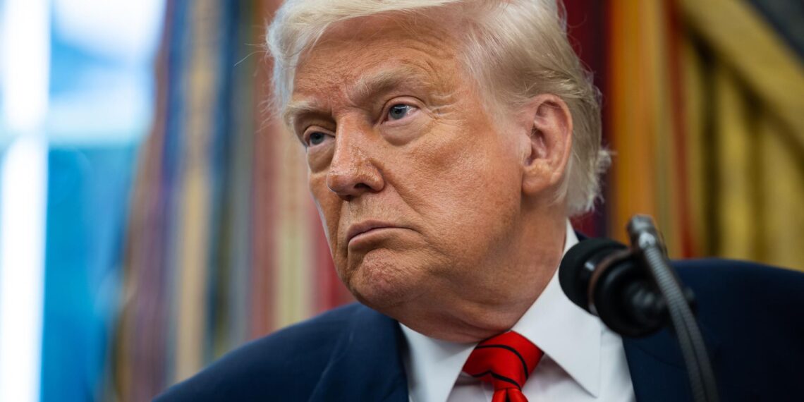 Corte en EE.UU. bloquea política arancelaria de Trump por excederse en poderes