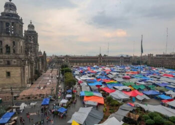 Sección 22 de la CNTE se va del Zócalo; llegará otro contingente