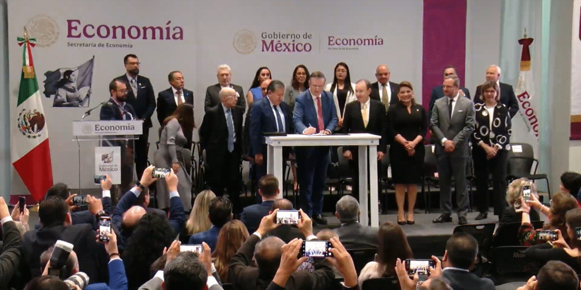 La Universidad Autónoma de Sinaloa a través del Rector Jesús Madueña Molina, firmó el Convenio de Colaboración del “Comité Educativo de Minería México 2025”