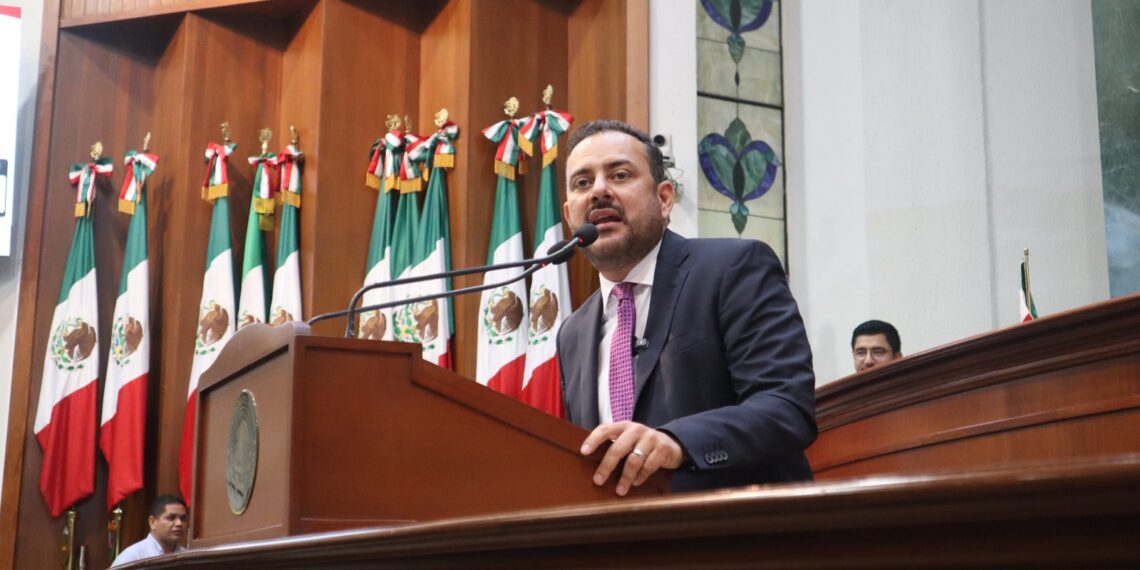 Diputados plantean regular uso de celulares en escuelas de Sinaloa