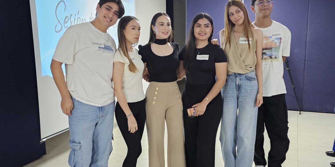 Estudiantes de la UAS que realizarán movilidad nacional e internacional sostienen reunión informativa