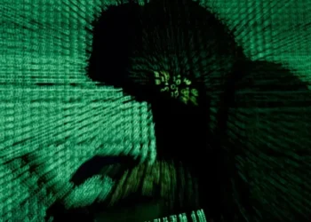 ¿Inteligencia Artesanal? Empresa de IA se declara en quiebra… y tenía empleados humanos