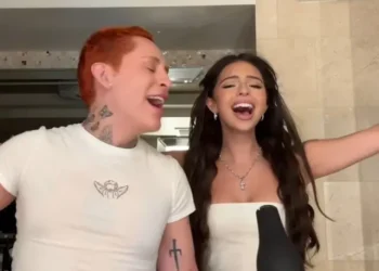 “Hasta me hizo salmón”: Kunno revela que Ángela Aguilar sí viaja con su parrilla