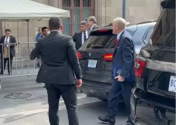 Sheinbaum recibe a Christopher Landau en Palacio Nacional