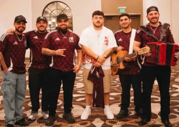 Tras ser ‘Latinos for Trump’, ahora Grupo Frontera se solidariza con migrantes ante redadas