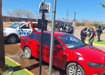 Reportan mujer sin vida en la entrada de una privada en Culiacán