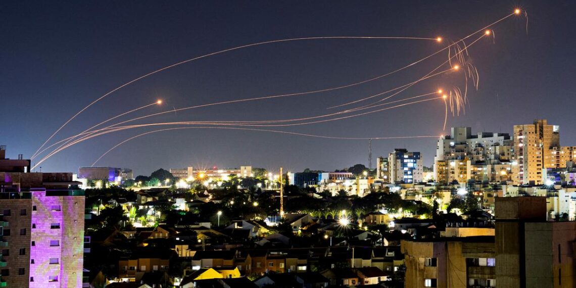 Israel anuncia que ha atacado Irán y declara el estado de emergencia en todo el país