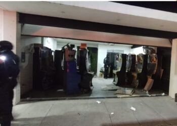 Aseguran 121 máquinas tragamonedas y droga en Culiacán