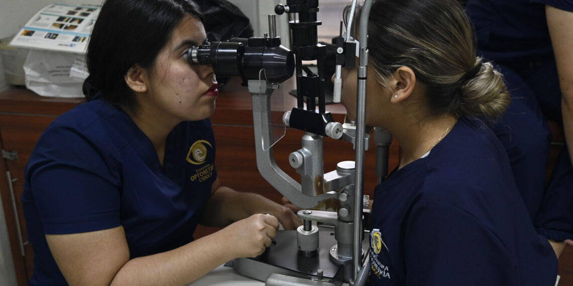 La conjuntivitis estacional aumenta en estas fechas y afecta principalmente a niñas, niños y adolescentes; hay que acudir con un especialista