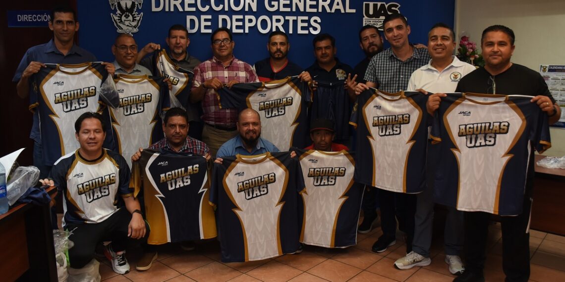 Deportes y el SUNTUAS, entregan uniformes al equipo de fútbol soccer categoría máster “Águilas SUNTUAS – UAS”