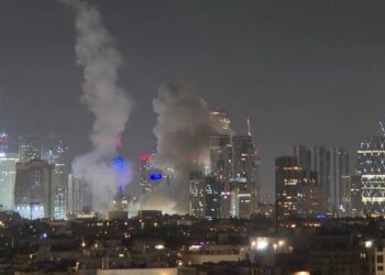 Israel lanza masivo bombardeo contra Irán; reportan altos mandos muertos y respuesta con drones