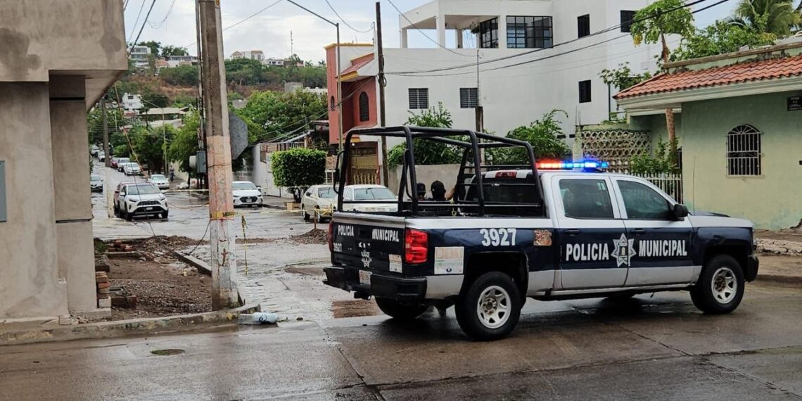 Balean a hombre mientras sacaba agua de su casa en la colonia Morelos, en Culiacán