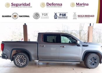 Elementos de seguridad localiza 2 vehículos con reporte de robo en Culiacán; asegura municiones