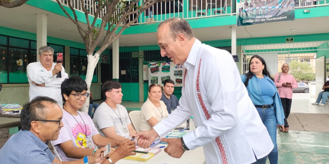 “Que se mantenga todo en orden”: Antonio Menéndez tras emitir su voto