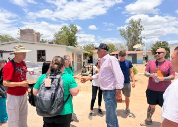 El alcalde Gildardo Leyva Ortega sorprende a todos hablando en inglés