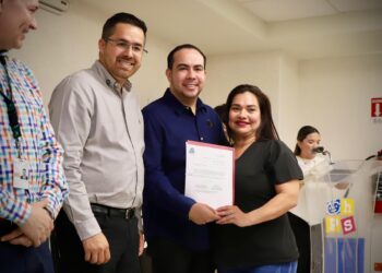 Secretaría de Salud entrega bases y recategorizaciones a 46 trabajadores del Hospital Pediátrico de Sinaloa