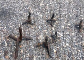 Avanza iniciativa para dar hasta 10 años de cárcel por colocar “ponchallantas”