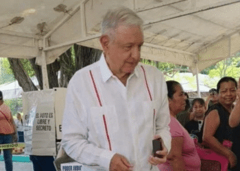 Reaparece López Obrador tras nueve meses de ausencia