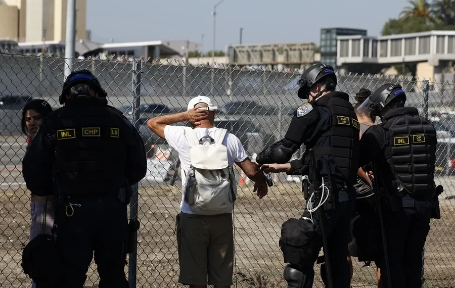 Trump insiste en que redoblará redadas migratorias en ciudades con gobiernos demócratas