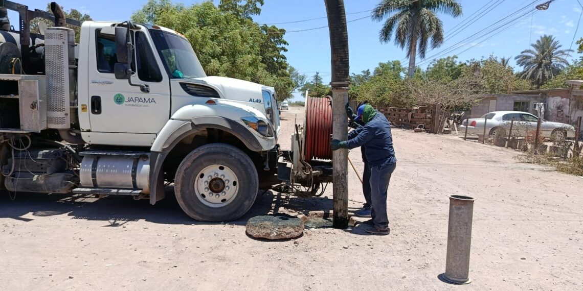 Acciones que previenen: Japama limpia drenaje de ejido Compuertas – NR | NOTICIAS