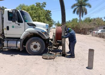 Acciones que previenen: Japama limpia drenaje de ejido Compuertas – NR | NOTICIAS