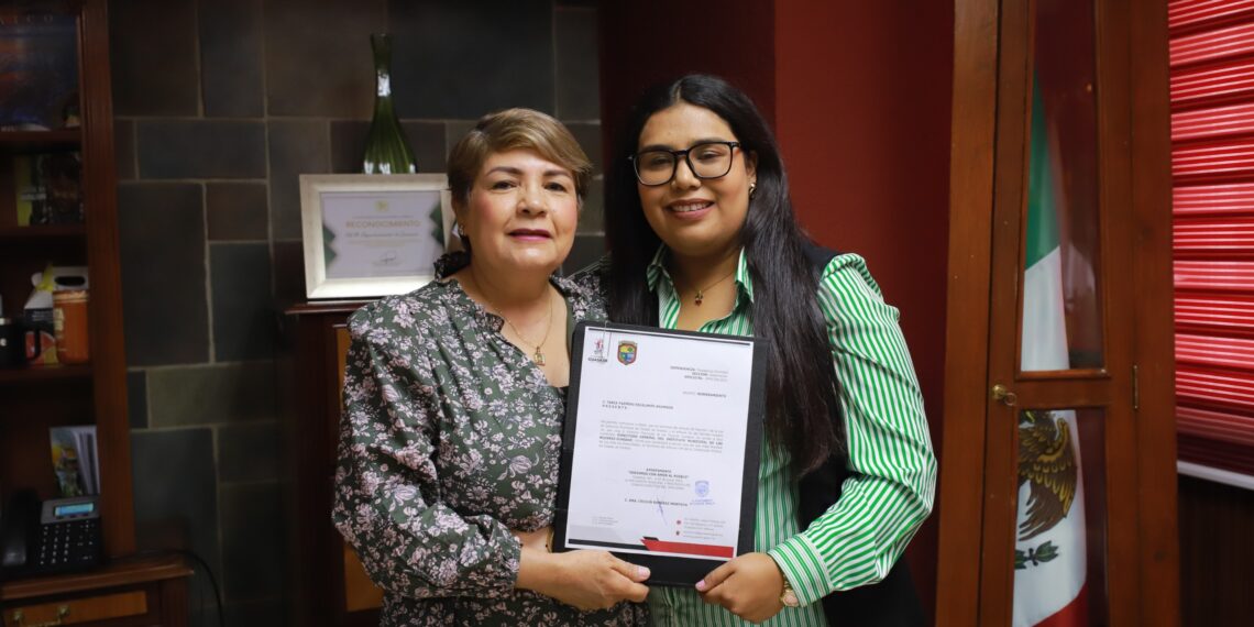 Tania Yasmeri Escalante Ahumada rinde protesta como directora general del IMMUJERES en Guasave